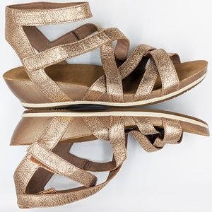 dansko veruca rose gold